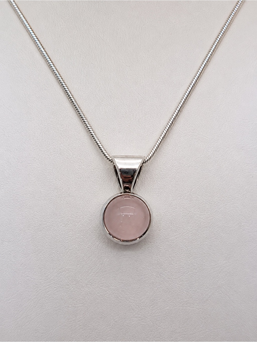 Classic .925 Silver Pendant with Rose Quartz Cabochon